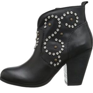 Steve Madden Awsum Ankle Bootie